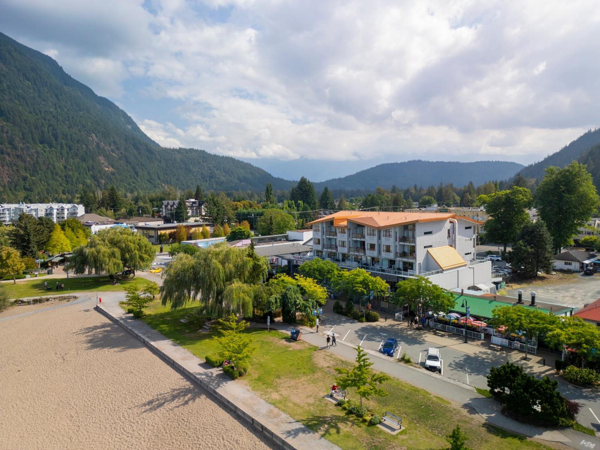 Harrison Beach Hotel Harrison Hot Springs Dış mekan fotoğraf